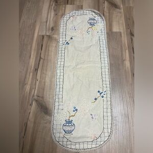 VINTAGE Hand Embroidered Spring Floral LACE EDGED TABLE RUNNER 43x15” READ